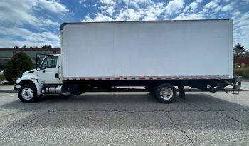 2017 International 4300 26 ft box truck with lift gate & ramp #3970 full